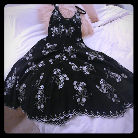 Black swing dress - Picture 1 of 4